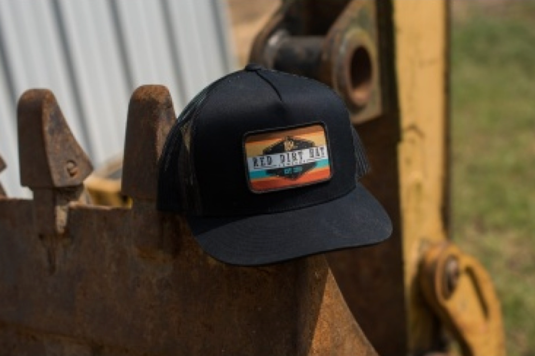 ATARDECER DEL EJÉRCITO (SOMBRERO DE TIERRA ROJA)